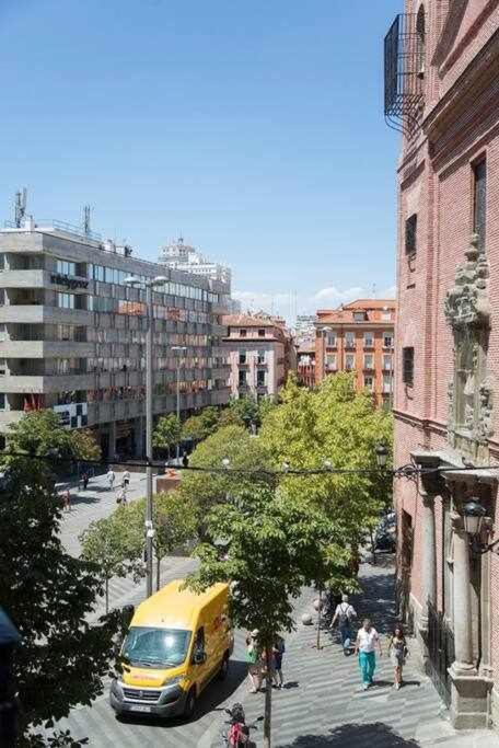 Un Fascinante Estudio En Madrid Centro Esterno foto