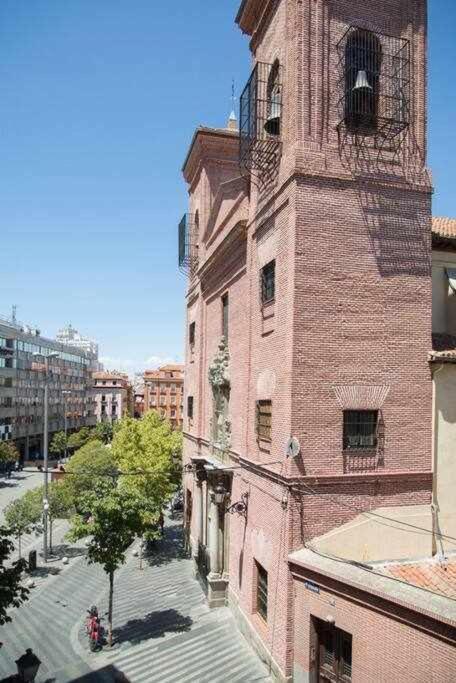Un Fascinante Estudio En Madrid Centro Esterno foto