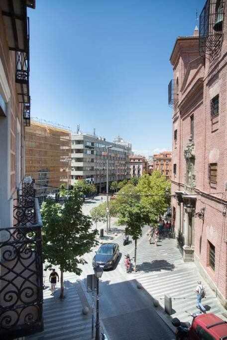 Un Fascinante Estudio En Madrid Centro Esterno foto
